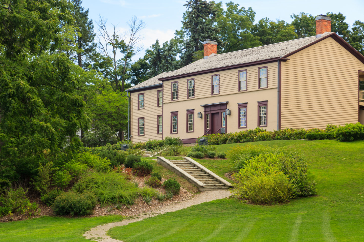 Battlefield House Museum & Park – National Historic Site