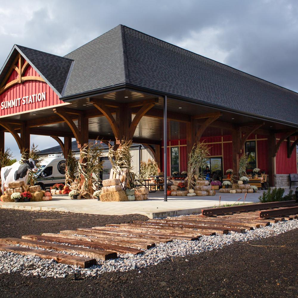 the front of Summit Station Dairy