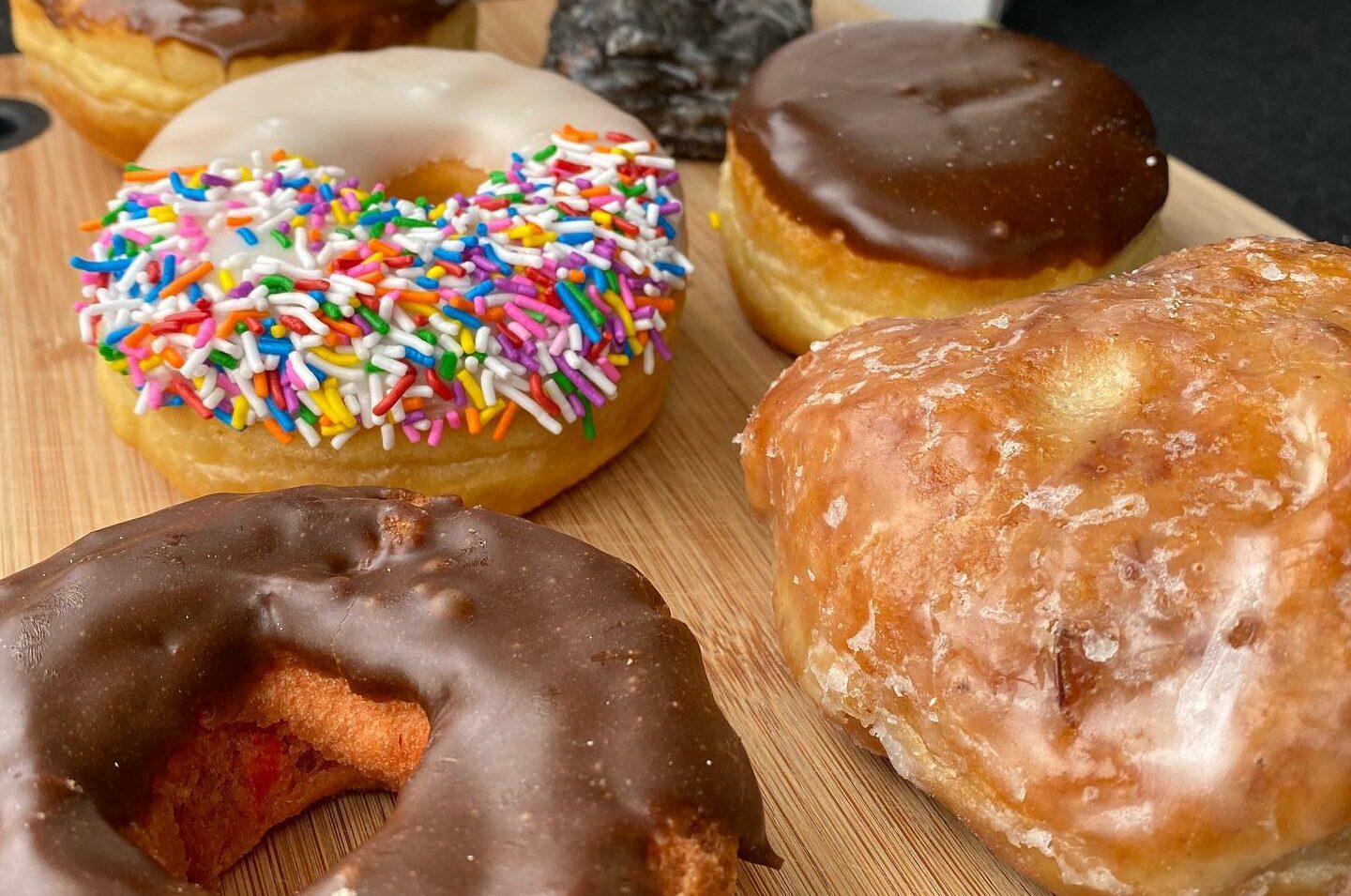 Half a dozen of Grandad's Donuts taken by Steeltownchowdown on Instagram